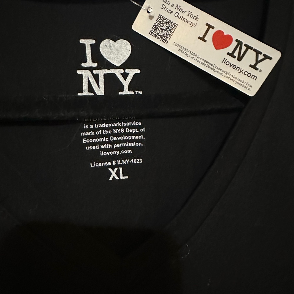 I love NY souvenir tee NWT - Picture 3 of 3